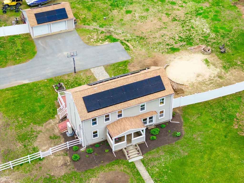 Hopedale, Massachusetts 01747, United States, 3 Bedrooms Bedrooms, ,2 BathroomsBathrooms,Residential,Pending,126174