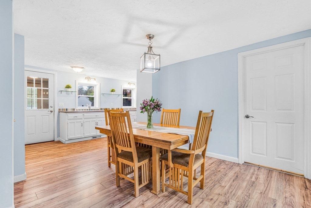 Hopedale, Massachusetts 01747, United States, 3 Bedrooms Bedrooms, ,2 BathroomsBathrooms,Residential,Pending,126174