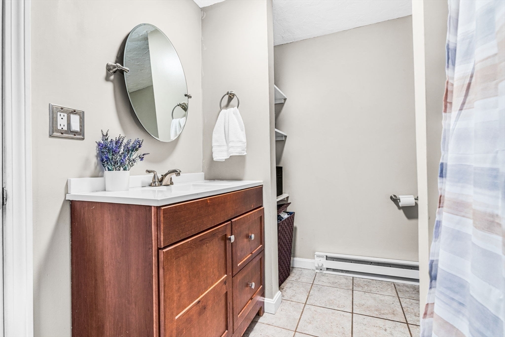 Hopedale, Massachusetts 01747, United States, 3 Bedrooms Bedrooms, ,2 BathroomsBathrooms,Residential,Pending,126174