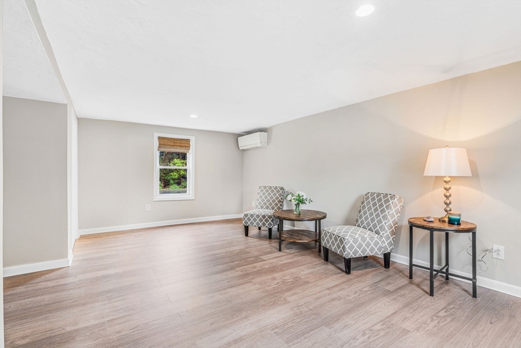 Hopedale, Massachusetts 01747, United States, 3 Bedrooms Bedrooms, ,2 BathroomsBathrooms,Residential,Pending,126174