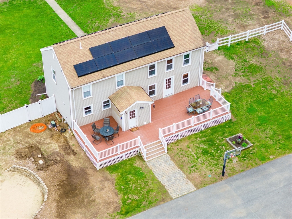 Hopedale, Massachusetts 01747, United States, 3 Bedrooms Bedrooms, ,2 BathroomsBathrooms,Residential,Pending,126174