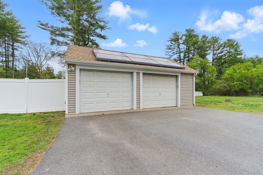 Hopedale, Massachusetts 01747, United States, 3 Bedrooms Bedrooms, ,2 BathroomsBathrooms,Residential,Pending,126174
