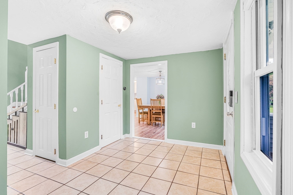 Hopedale, Massachusetts 01747, United States, 3 Bedrooms Bedrooms, ,2 BathroomsBathrooms,Residential,Pending,126174