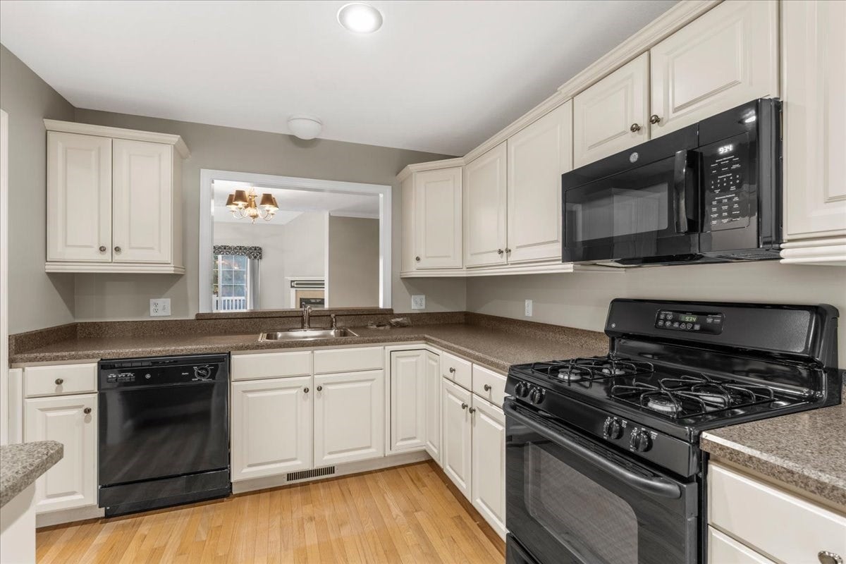 877 Auburnville Way #N3, Whitman, MA Photo #7