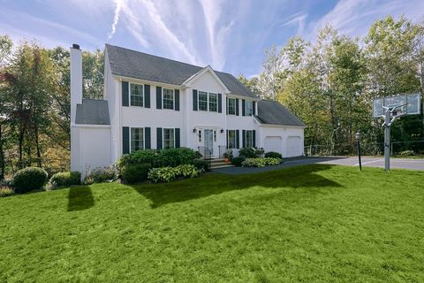 29 Harmony Trl Hopedale MA 01747