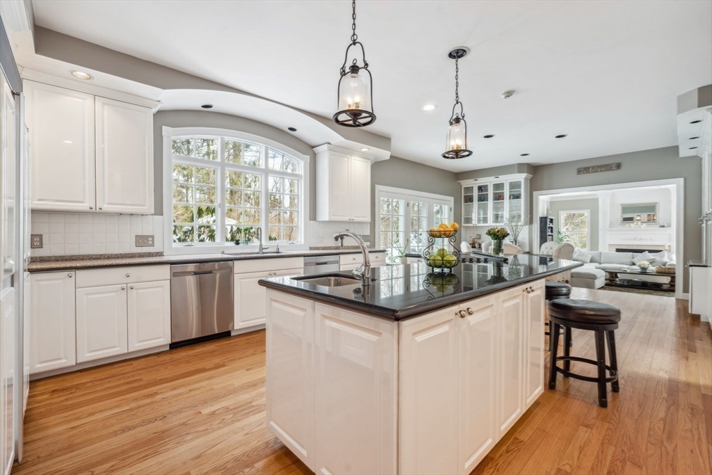 Sherborn, Massachusetts 01770, United States, 4 Bedrooms Bedrooms, ,6 BathroomsBathrooms,Residential,Active,96633