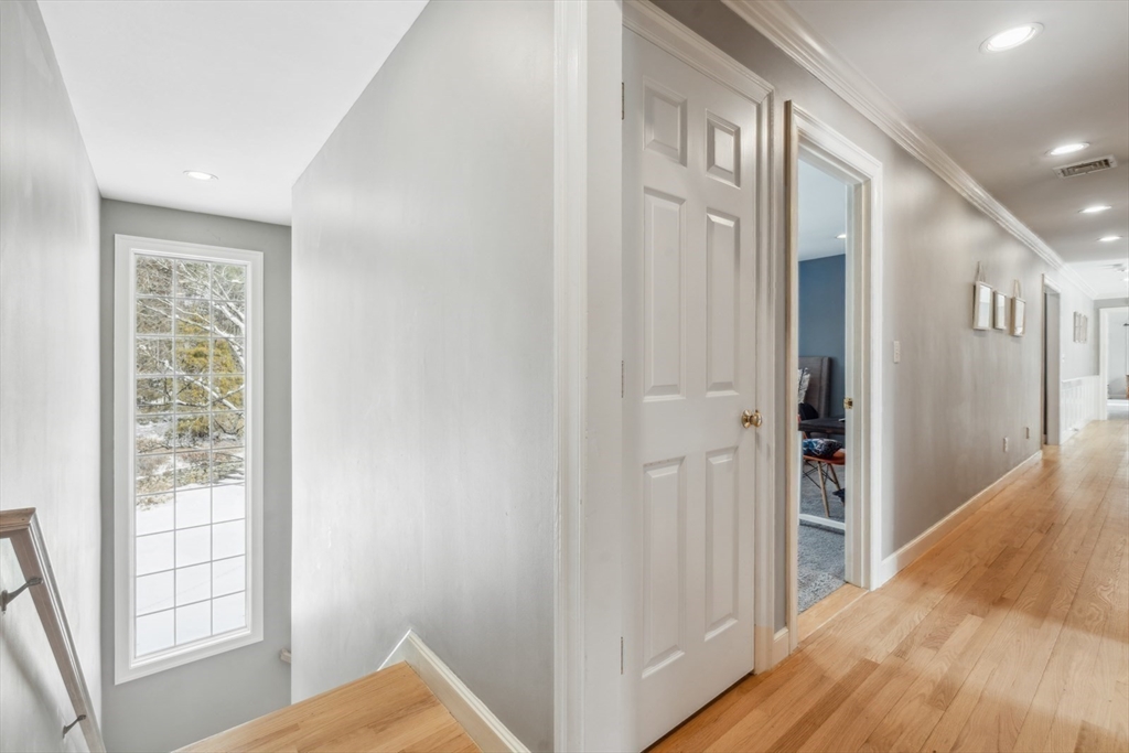 Sherborn, Massachusetts 01770, United States, 4 Bedrooms Bedrooms, ,6 BathroomsBathrooms,Residential,Active,96633