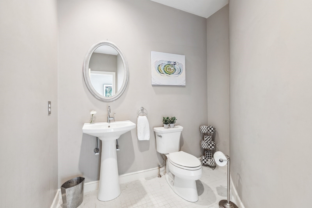 Sherborn, Massachusetts 01770, United States, 4 Bedrooms Bedrooms, ,6 BathroomsBathrooms,Residential,Active,96633