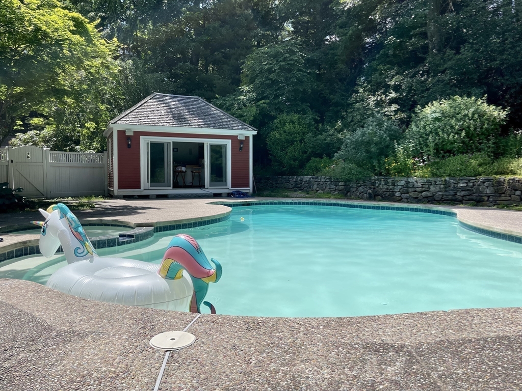 Sherborn, Massachusetts 01770, United States, 4 Bedrooms Bedrooms, ,6 BathroomsBathrooms,Residential,Active,96633