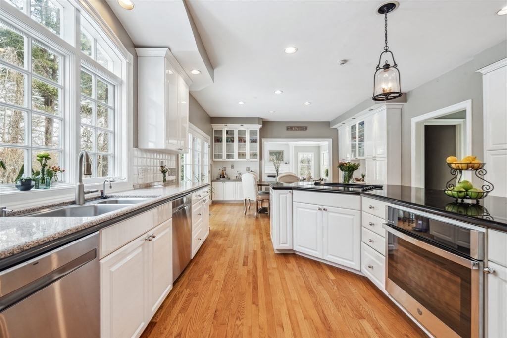 Sherborn, Massachusetts 01770, United States, 4 Bedrooms Bedrooms, ,6 BathroomsBathrooms,Residential,Active,96633