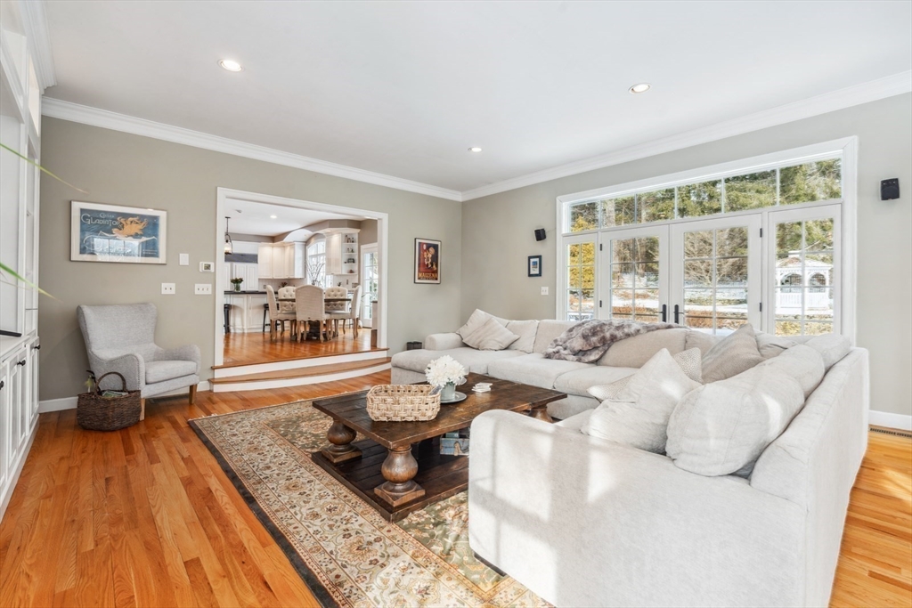 Sherborn, Massachusetts 01770, United States, 4 Bedrooms Bedrooms, ,6 BathroomsBathrooms,Residential,Active,96633