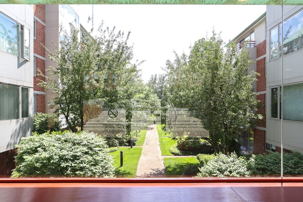 173 Oak St 105