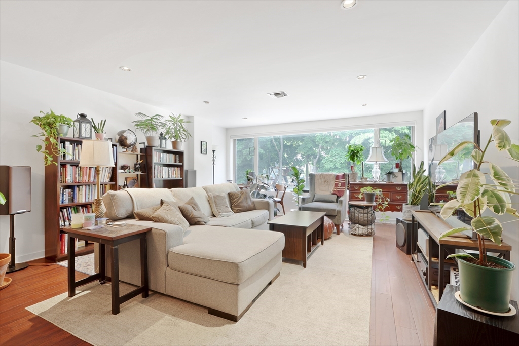 173 Oak St 105