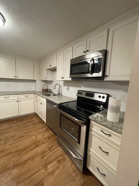 9 Broadway 210