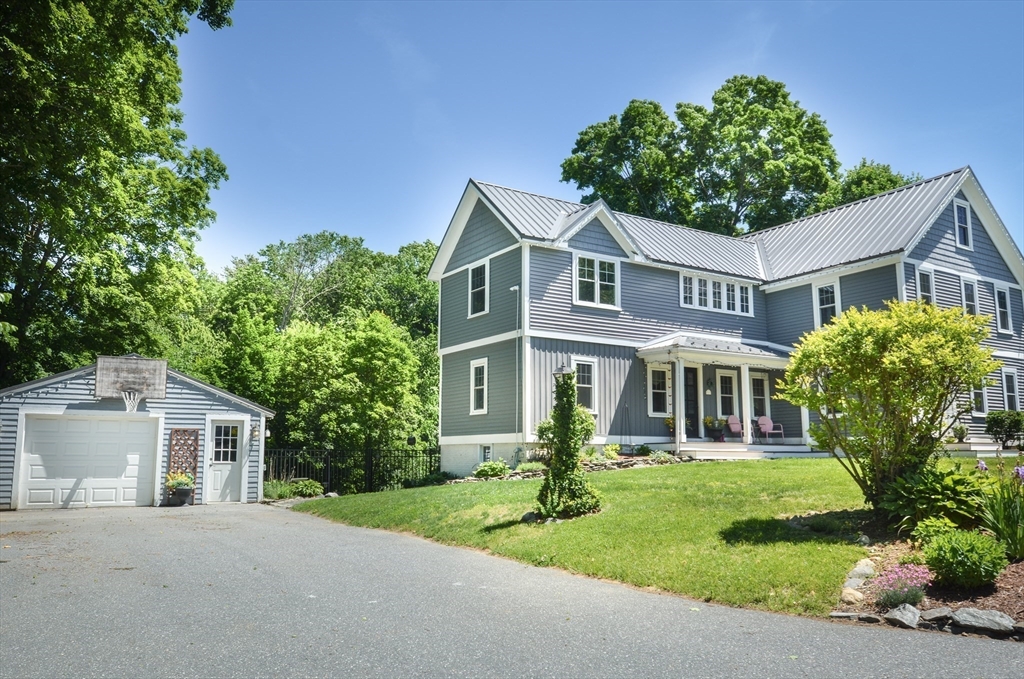 22 Harris St