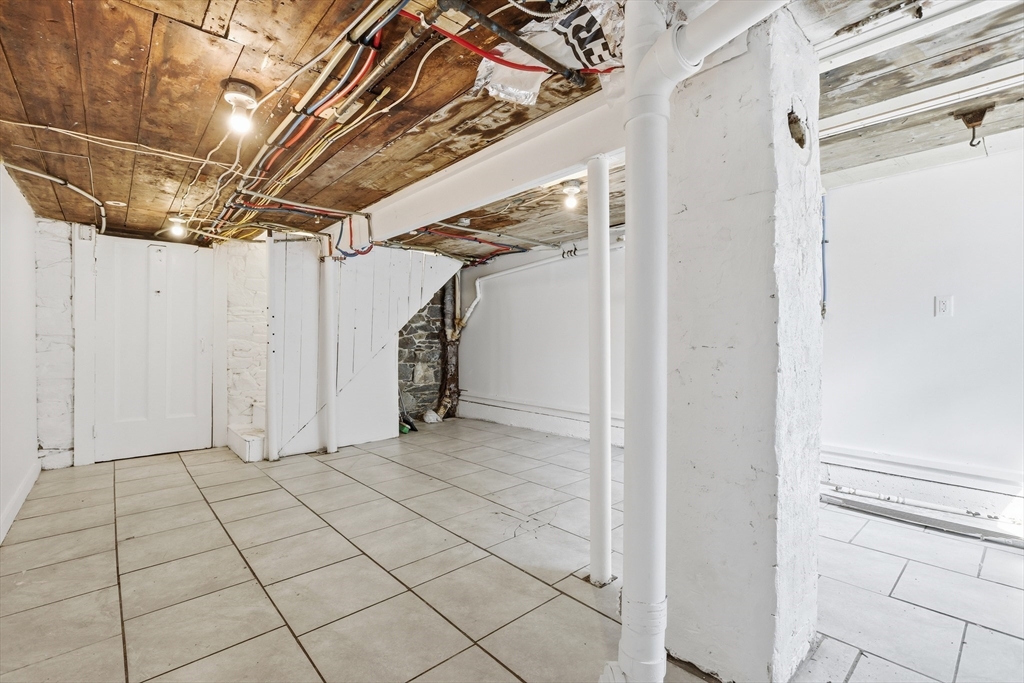 46 Arlington St, Lowell, MA Photo #32