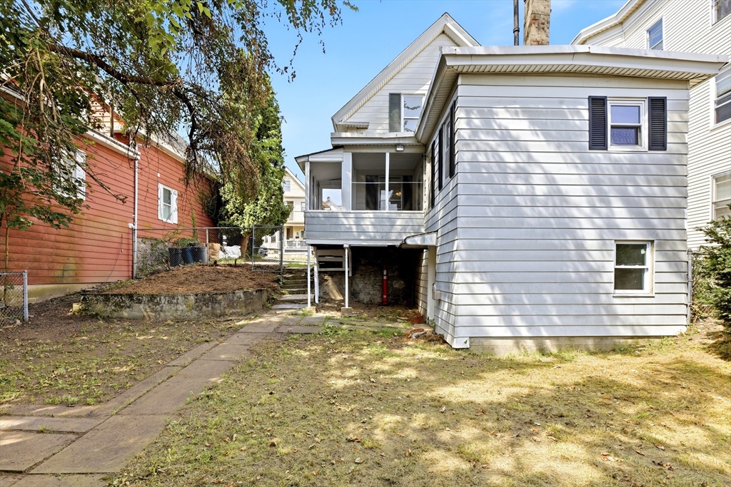 46 Arlington St, Lowell, MA Photo #37
