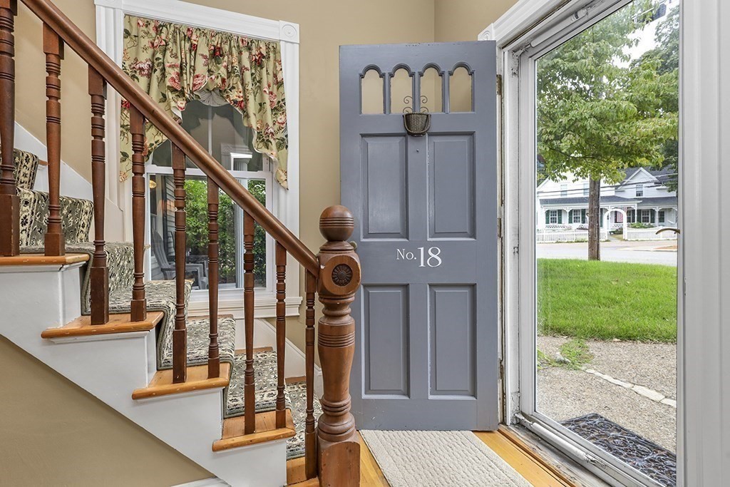 18 Oak Street