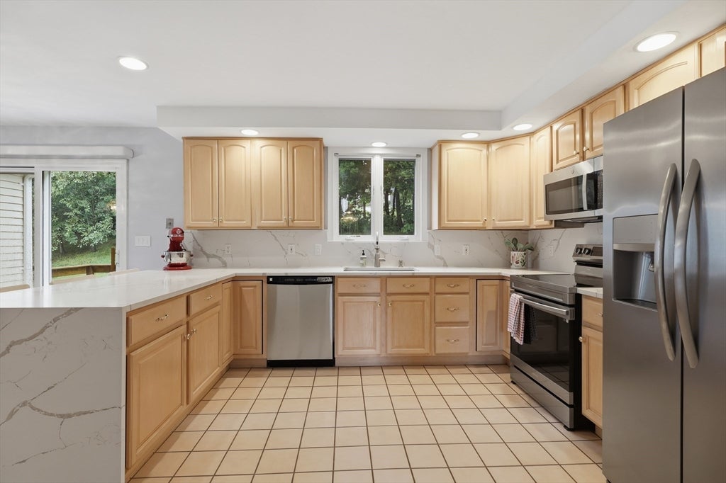38 Trowbridge Lane, Shrewsbury, MA, 38 Trowbridge Lane, Shrewsbury, MA Photo #10