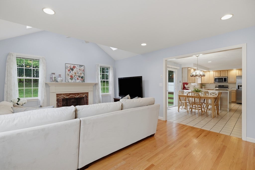 38 Trowbridge Lane, Shrewsbury, MA, 38 Trowbridge Lane, Shrewsbury, MA Photo #4