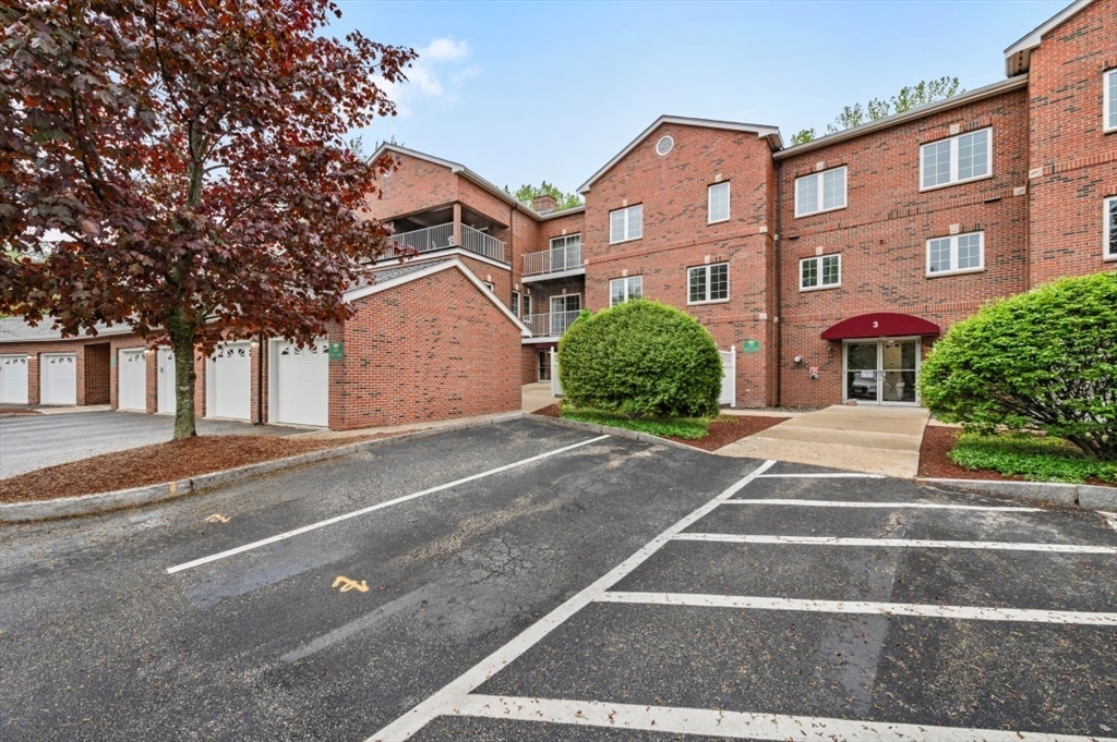 Winchester, Massachusetts 01890, United States, 2 Bedrooms Bedrooms, ,3 BathroomsBathrooms,Residential,Active,124798