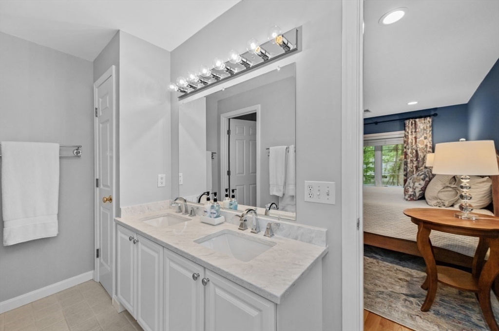 Winchester, Massachusetts 01890, United States, 2 Bedrooms Bedrooms, ,3 BathroomsBathrooms,Residential,Active,124798