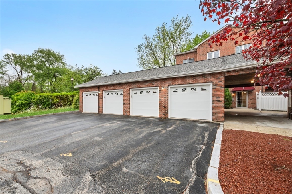 Winchester, Massachusetts 01890, United States, 2 Bedrooms Bedrooms, ,3 BathroomsBathrooms,Residential,Active,124798