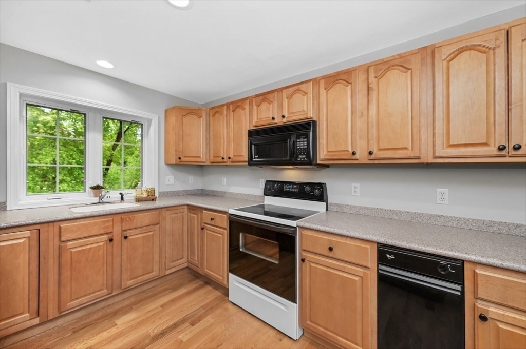 Winchester, Massachusetts 01890, United States, 2 Bedrooms Bedrooms, ,3 BathroomsBathrooms,Residential,Active,124798