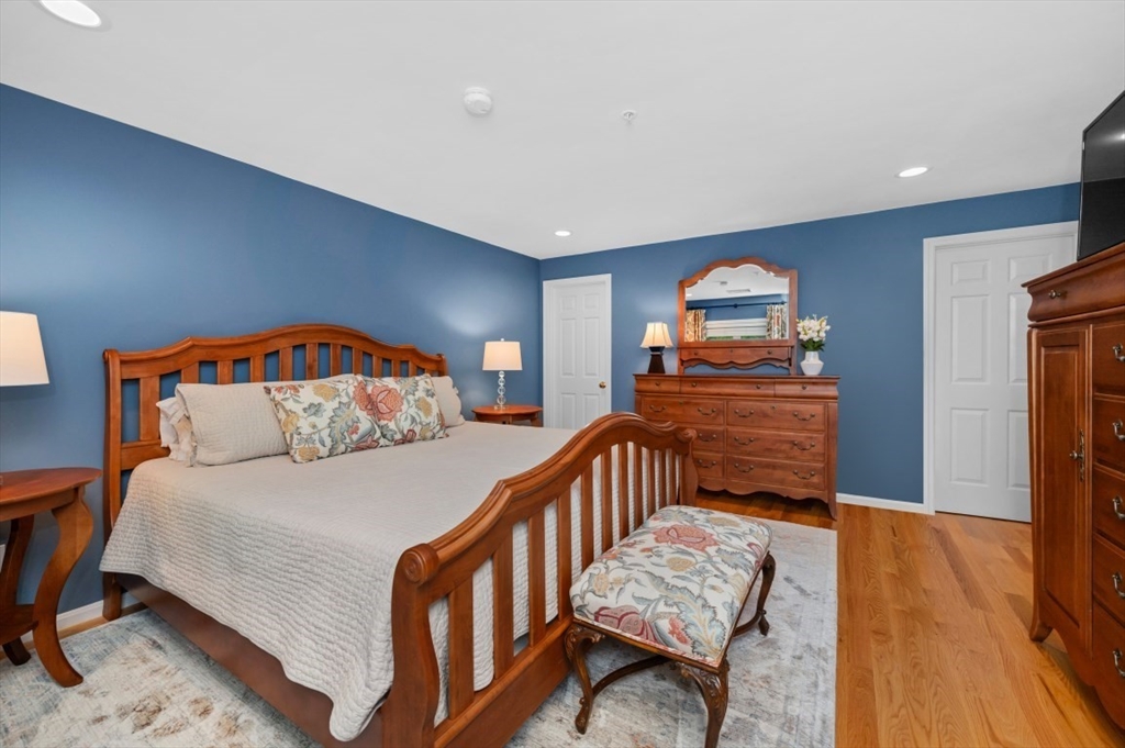 Winchester, Massachusetts 01890, United States, 2 Bedrooms Bedrooms, ,3 BathroomsBathrooms,Residential,Active,124798