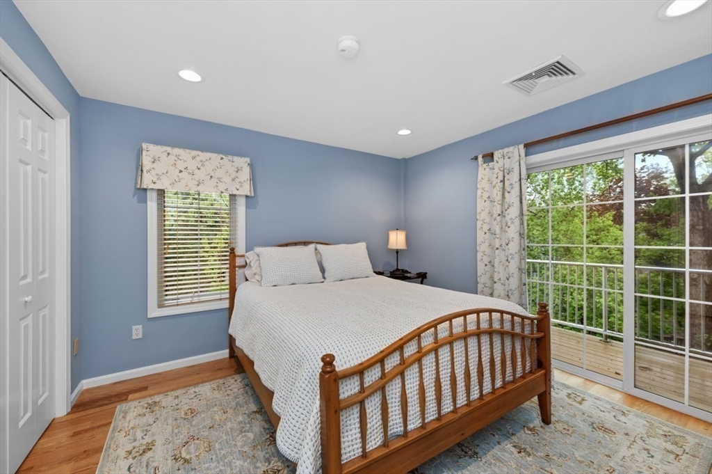 Winchester, Massachusetts 01890, United States, 2 Bedrooms Bedrooms, ,3 BathroomsBathrooms,Residential,Active,124798