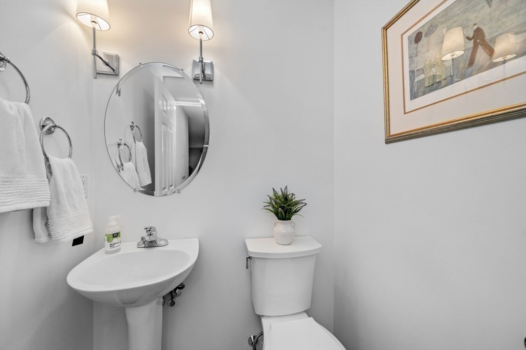 Winchester, Massachusetts 01890, United States, 2 Bedrooms Bedrooms, ,3 BathroomsBathrooms,Residential,Active,124798