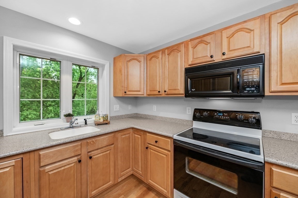 Winchester, Massachusetts 01890, United States, 2 Bedrooms Bedrooms, ,3 BathroomsBathrooms,Residential,Active,124798