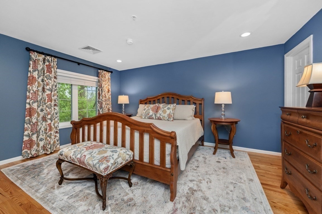 Winchester, Massachusetts 01890, United States, 2 Bedrooms Bedrooms, ,3 BathroomsBathrooms,Residential,Active,124798