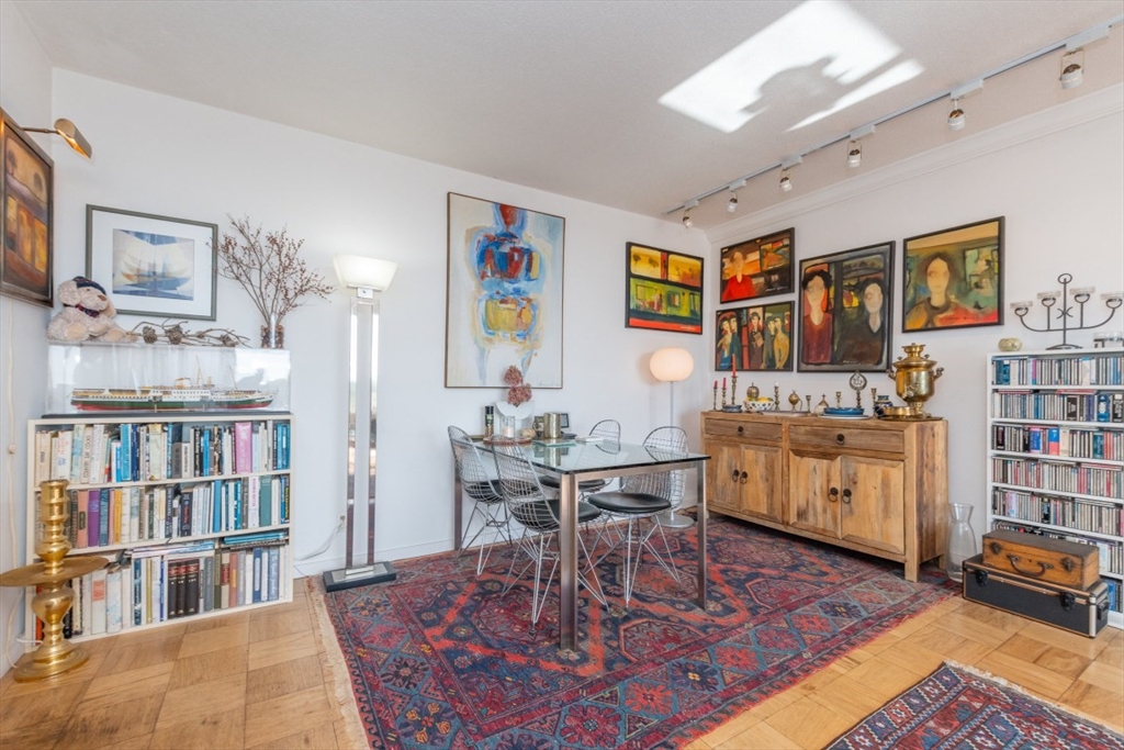 77 Pond Ave 1506