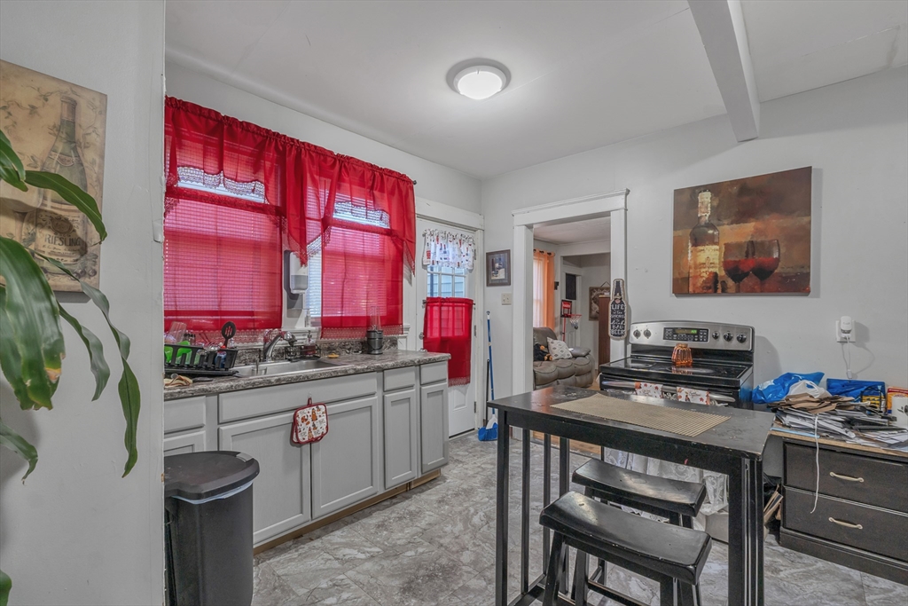 15 Circuit Ave, East