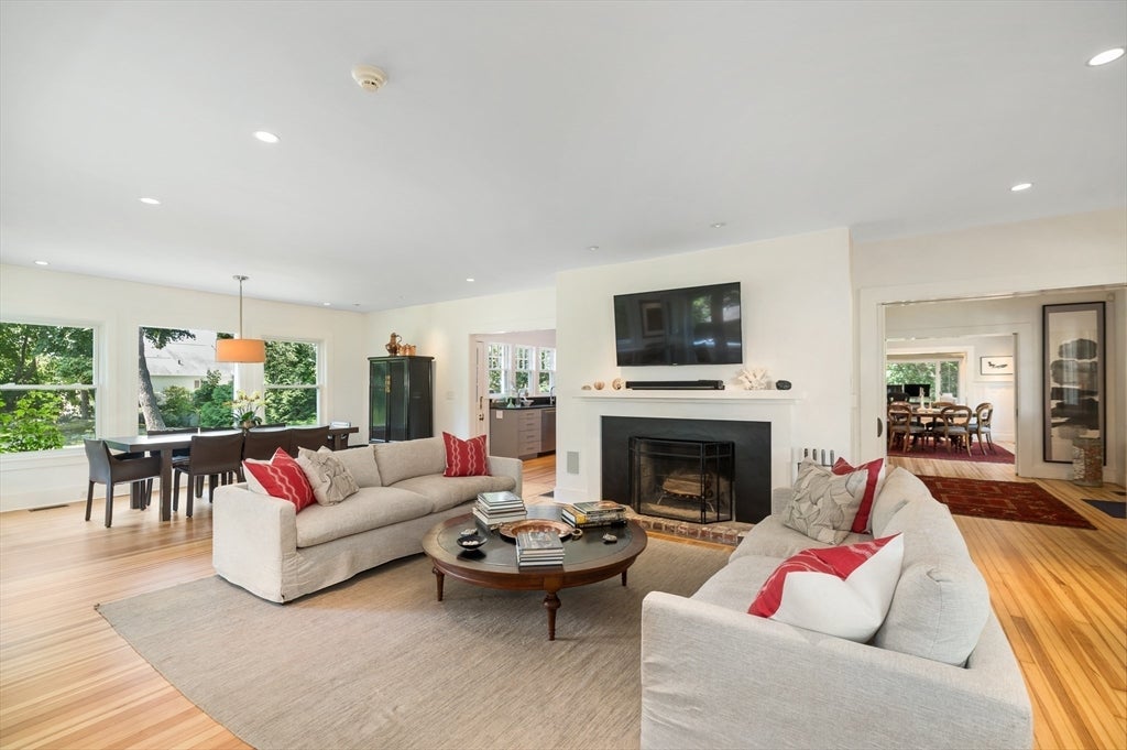 8 Brier Rd, Gloucester, MA, 8 Brier Rd, Gloucester, MA Photo #10