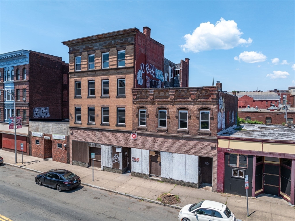437-443 Main St