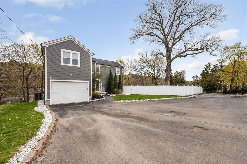 821 Merrimack Ave, Dracut, MA Photo #31