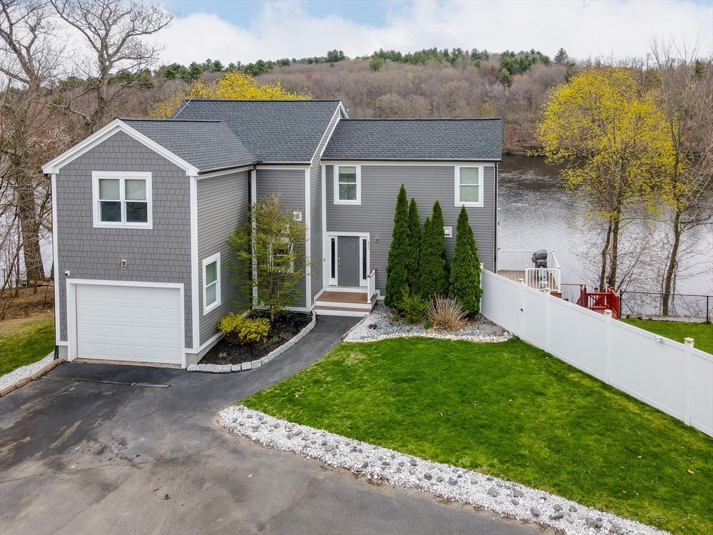 Photo: 821 Merrimack Ave, Dracut, MA