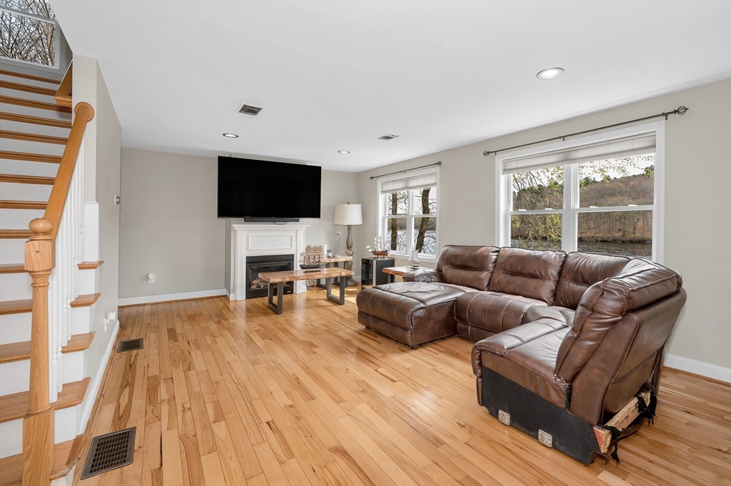 821 Merrimack Ave, Dracut, MA Photo #7