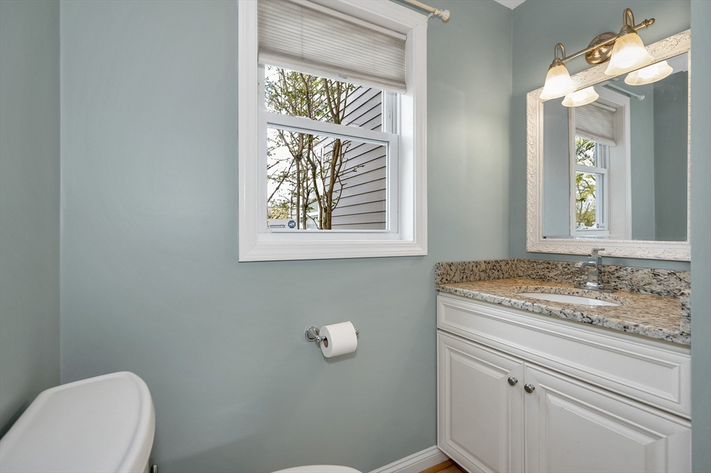 821 Merrimack Ave, Dracut, MA Photo #10