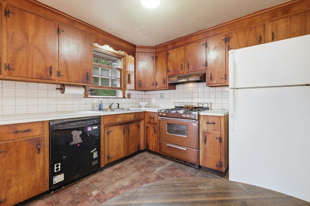 27 Forest Park Ave