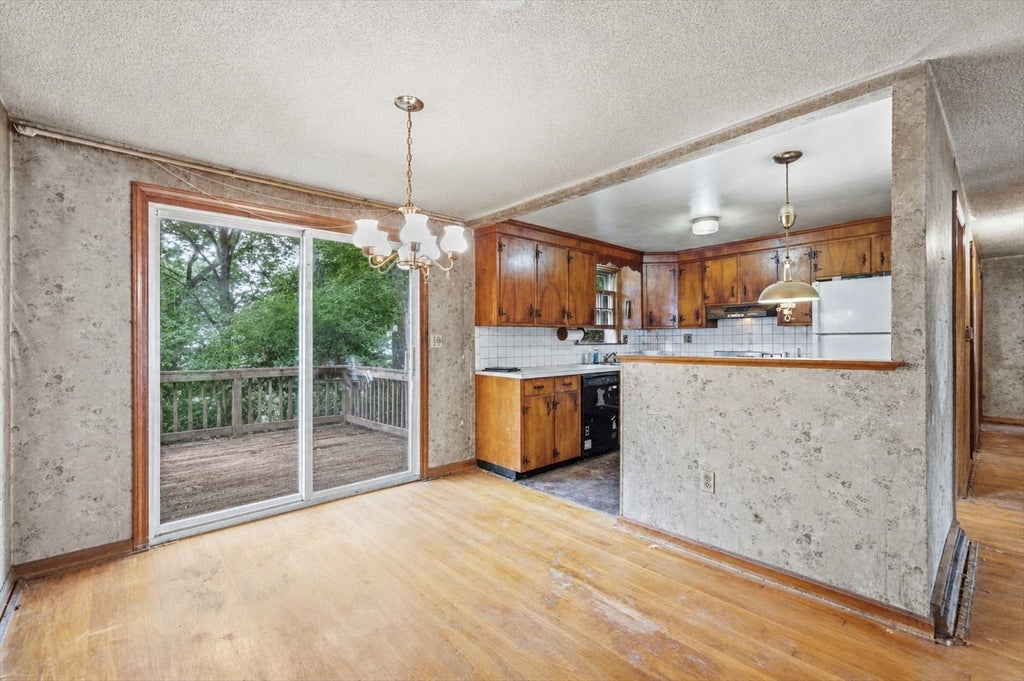 27 Forest Park Ave