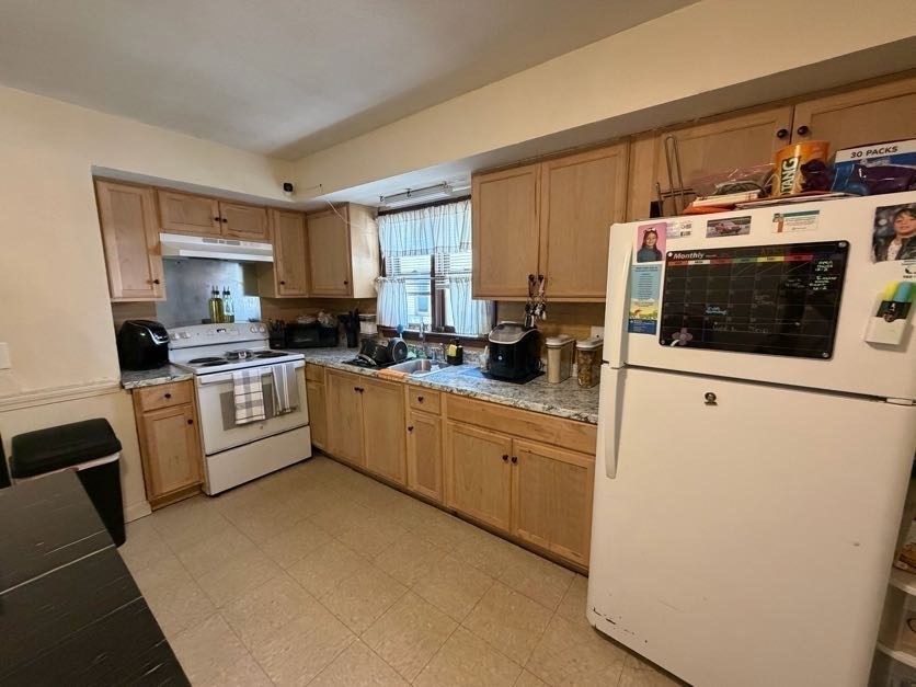 48 Acushnet Ave