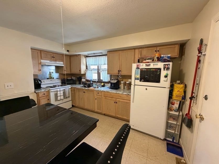 48 Acushnet Ave