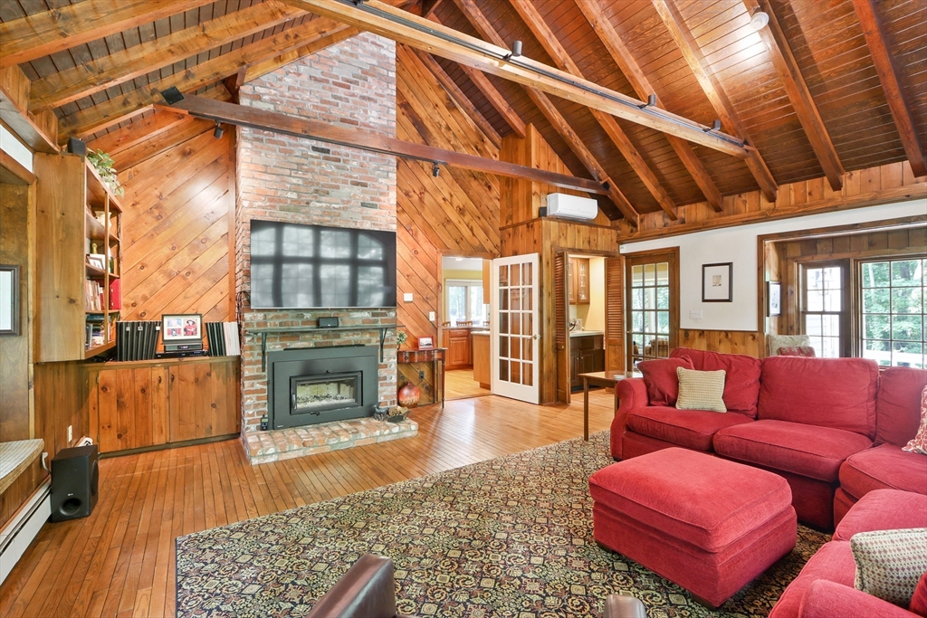 Sherborn, Massachusetts 01770, United States, 4 Bedrooms Bedrooms, ,3 BathroomsBathrooms,Residential,Active,145541