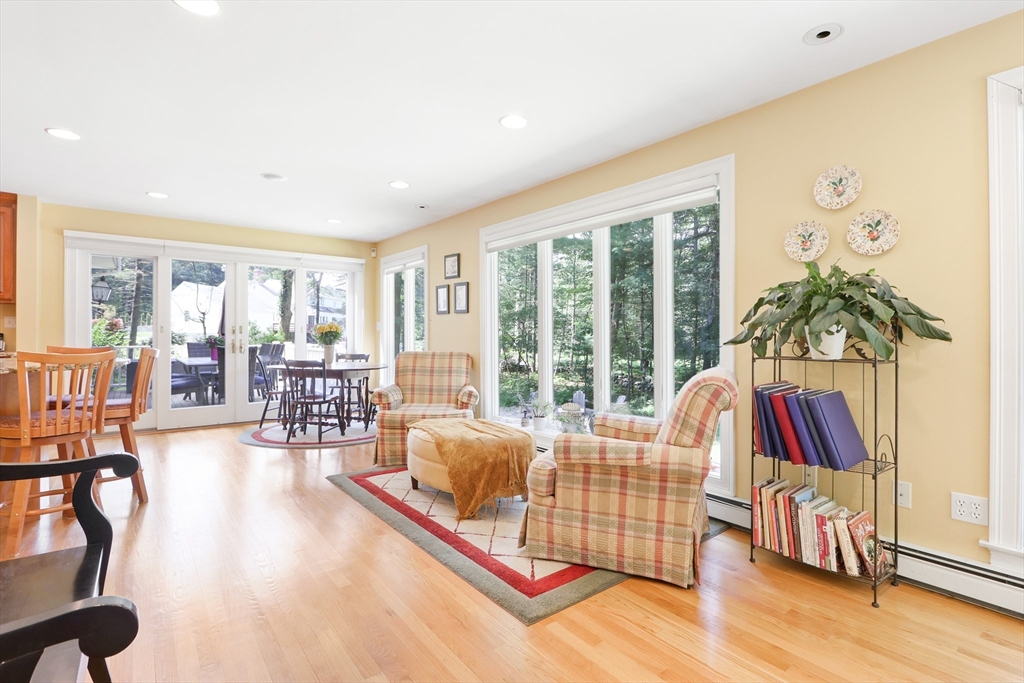 Sherborn, Massachusetts 01770, United States, 4 Bedrooms Bedrooms, ,3 BathroomsBathrooms,Residential,Active,145541