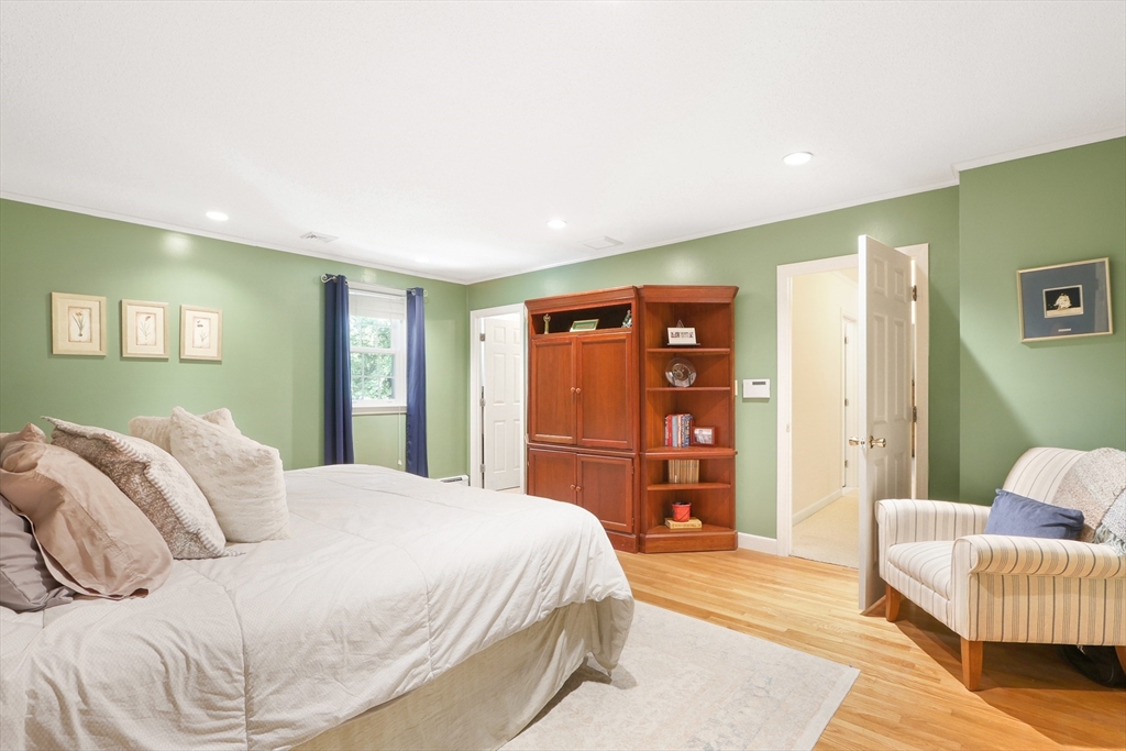 Sherborn, Massachusetts 01770, United States, 4 Bedrooms Bedrooms, ,3 BathroomsBathrooms,Residential,Active,145541