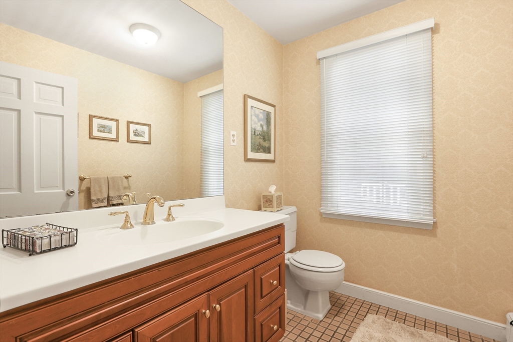 Sherborn, Massachusetts 01770, United States, 4 Bedrooms Bedrooms, ,3 BathroomsBathrooms,Residential,Active,145541