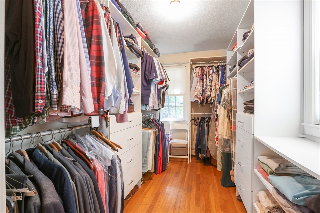 Sherborn, Massachusetts 01770, United States, 4 Bedrooms Bedrooms, ,3 BathroomsBathrooms,Residential,Active,145541